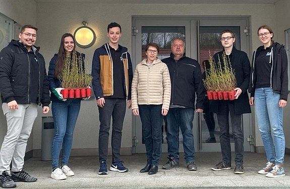 JVP setzt neue Bäumchen in Altenburg, Brunn, Burgschleinitz-Kühnring, Gars und Japons
